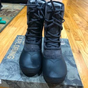 Women brand new snow boot